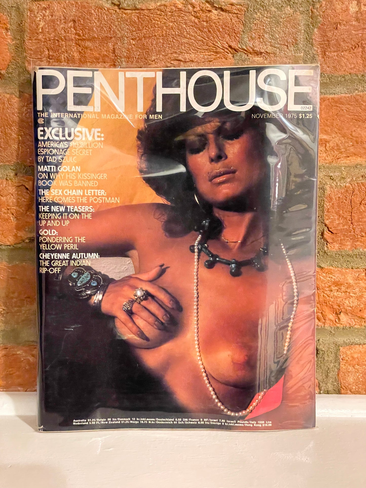November 1975 - Penthouse Magazine